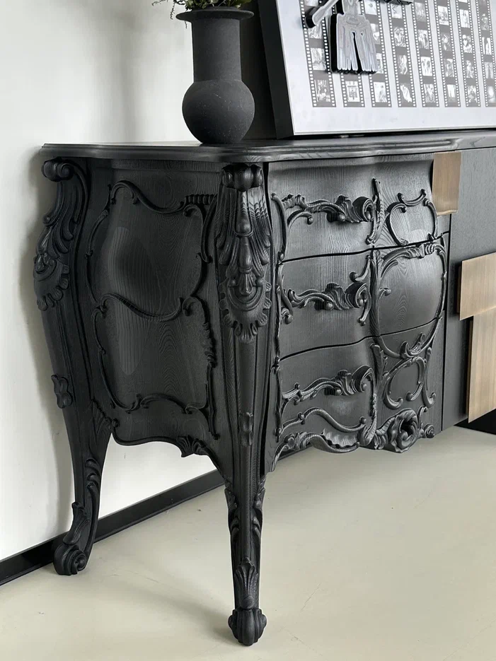 Комод с барочными деталями и современными формами Эволюшн 270x56x90