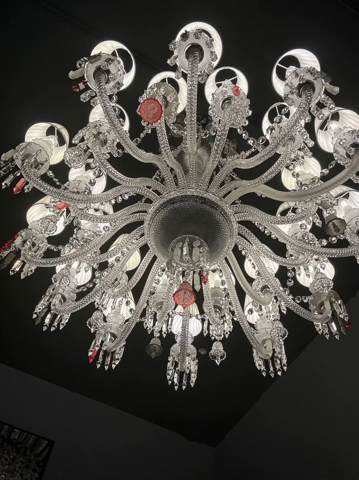 Люстра хрустальная дизайн Baccarat D110x125см прозрачная + вставки коралловые